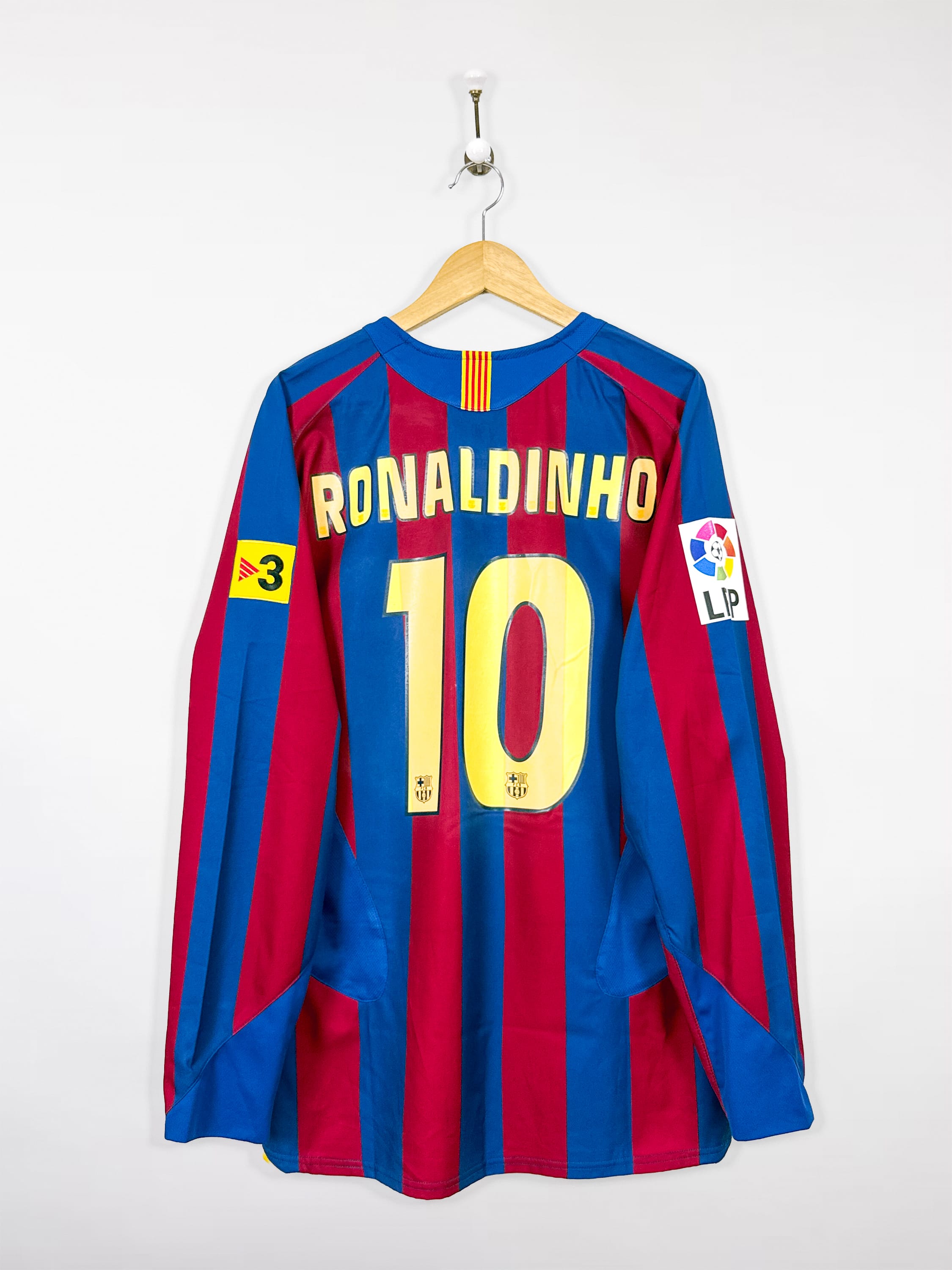 Maillot du FC Barcelone en Finale de Champions League 2006 signé par Ronaldinho | LCS Maillot du FC Barcelone en Finale de Champions League 2006 signé par Ronaldinho | LCS