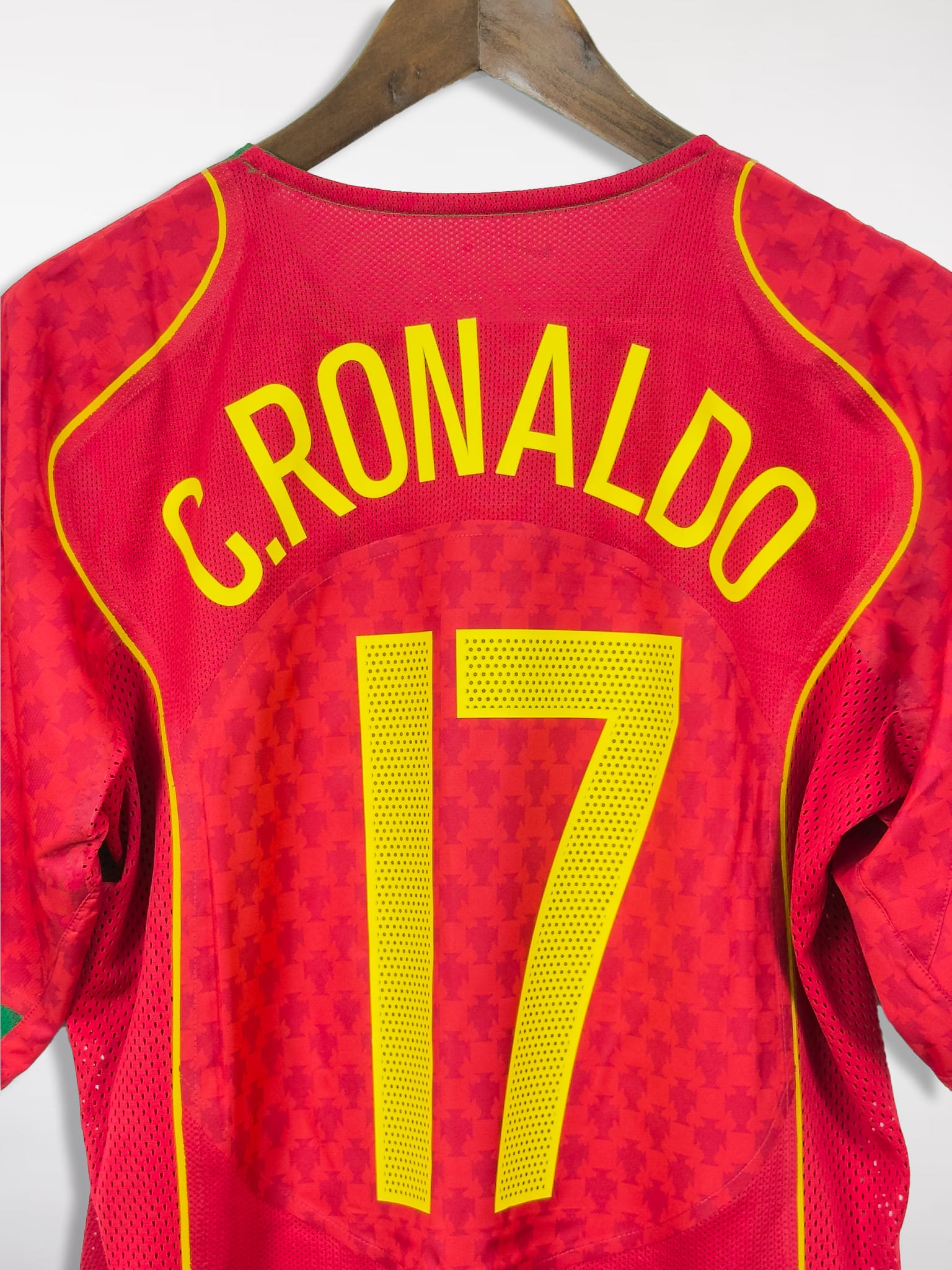 Portugal Euro 2004 Home (L) C. RONALDO #17