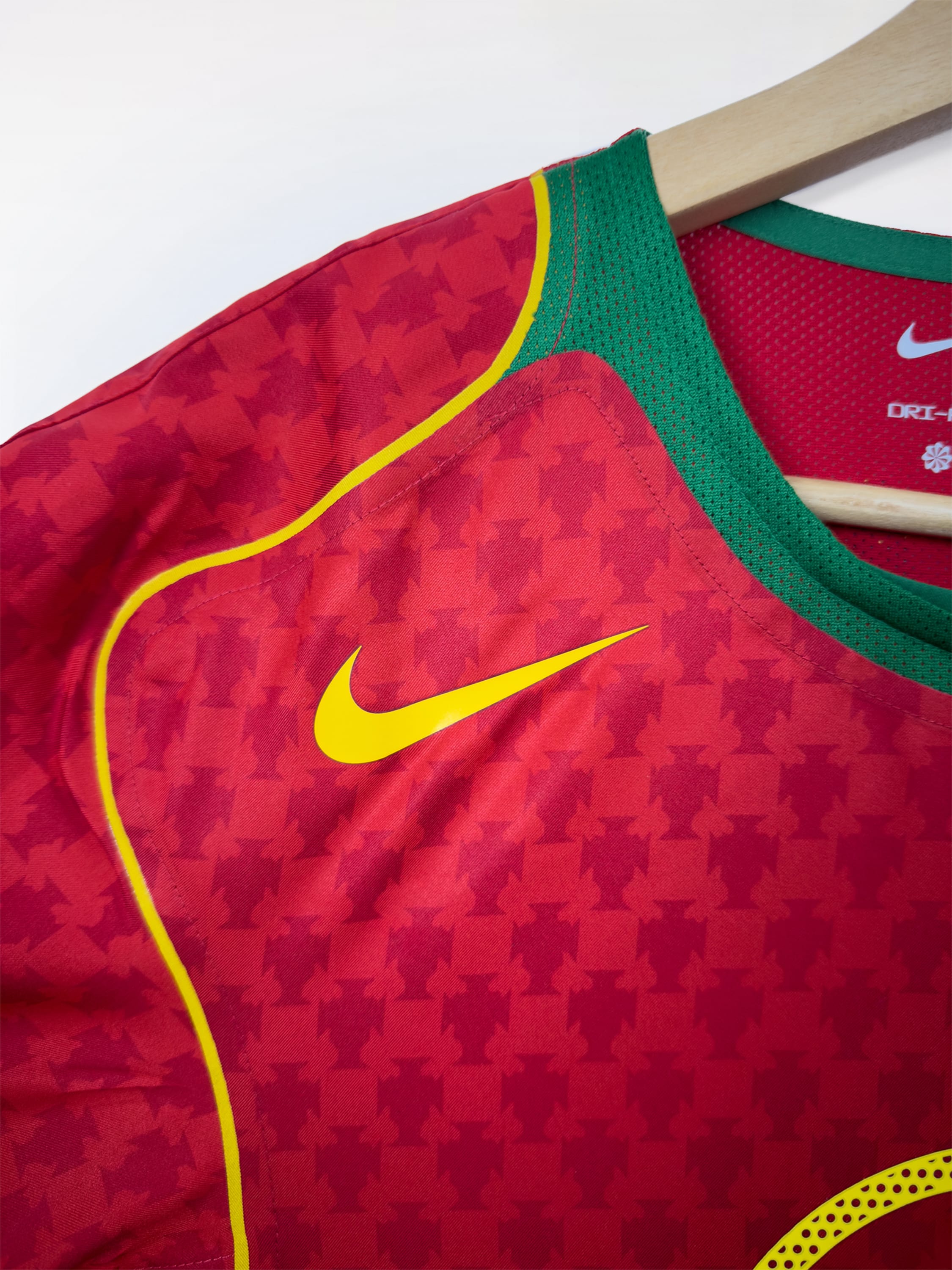 Portugal Euro 2004 Home (L) C. RONALDO #17