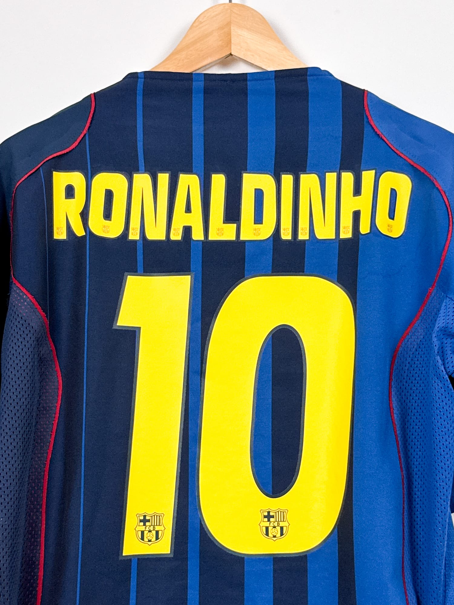FC Barcelone 2004/05 Away (M) RONALDINHO #10 Player Issue