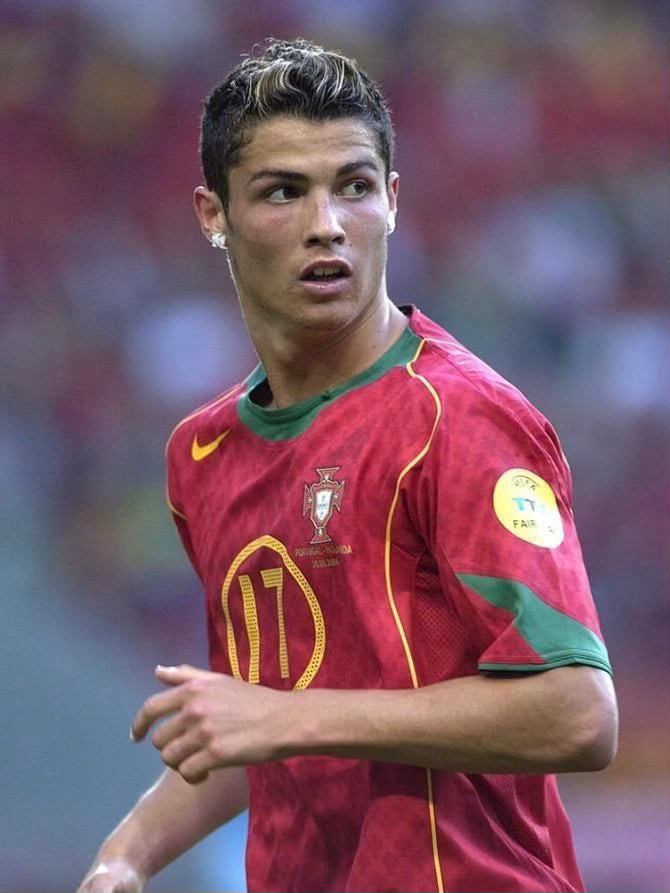 Portugal Euro 2004 Home (L) C. RONALDO #17
