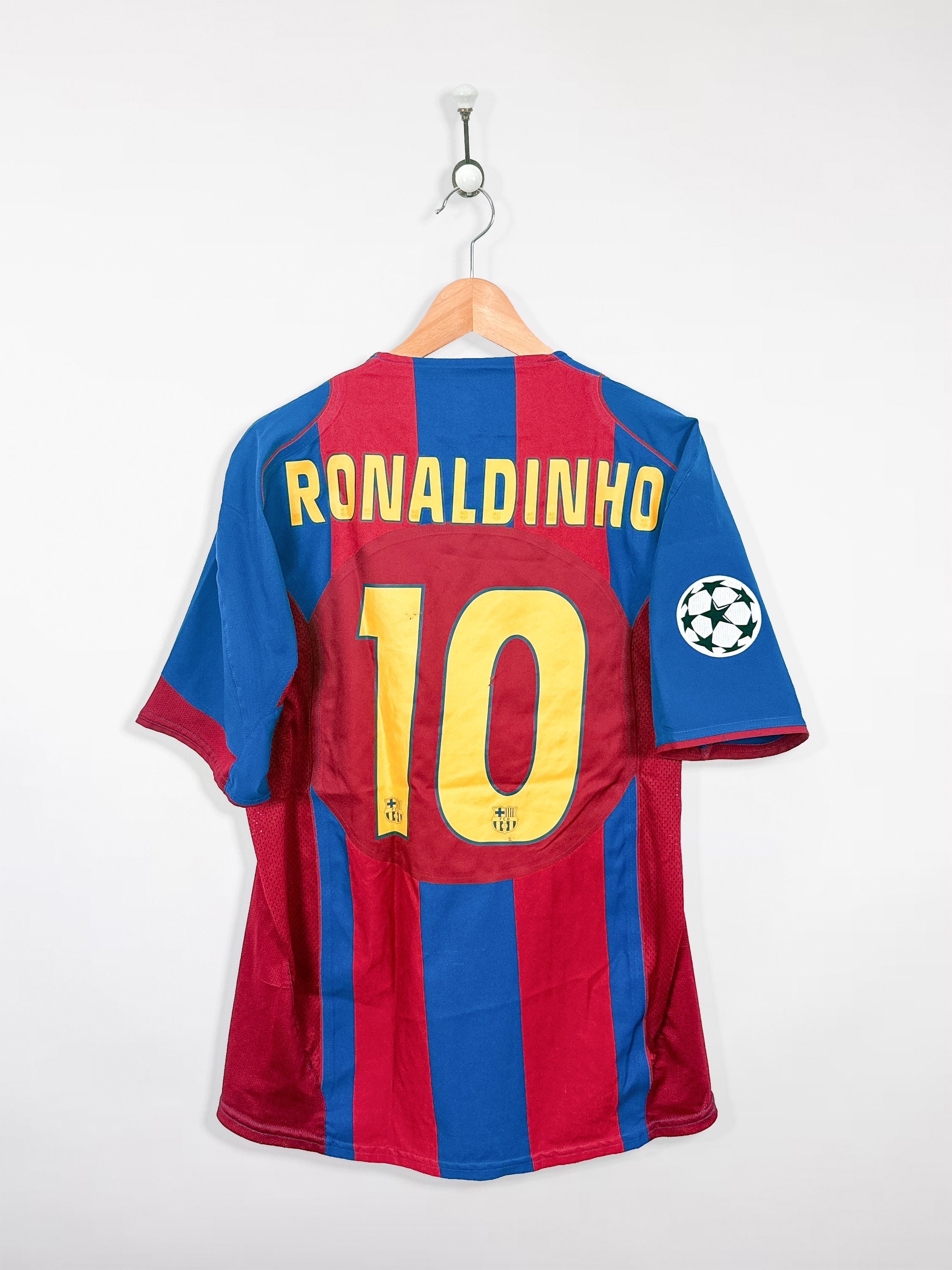 FC Barcelona 2004/05 Home (L) RONALDINHO #10 – Player Issue