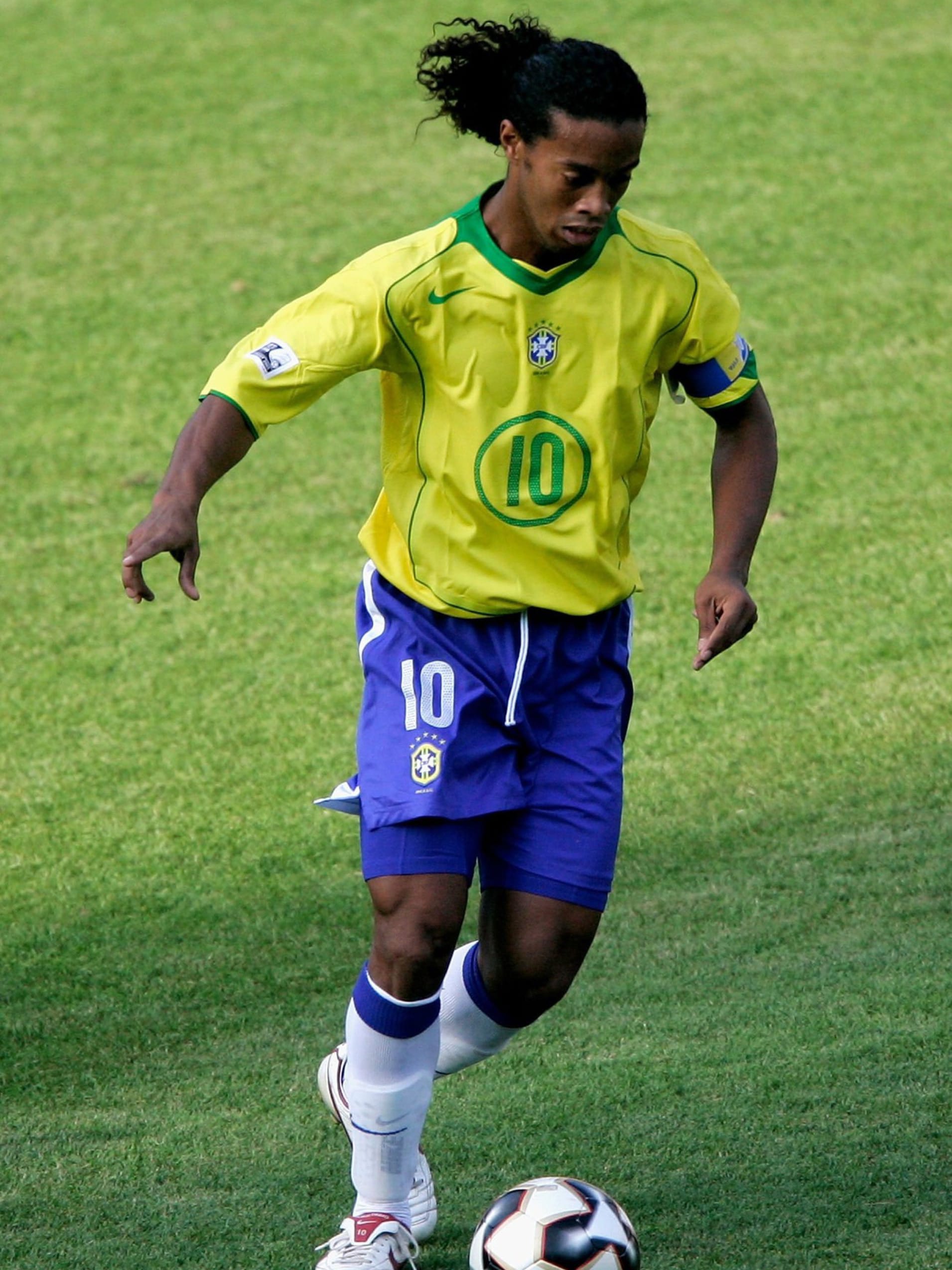 Brazil 2004 Home (L) RONALDINHO #10 – Player Issue