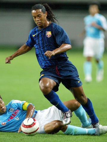 Cornette de Saint Cyr : RONALDINHO. Maillot N°10 FC Barcelone, Championnat d'Espagne 2004-2005