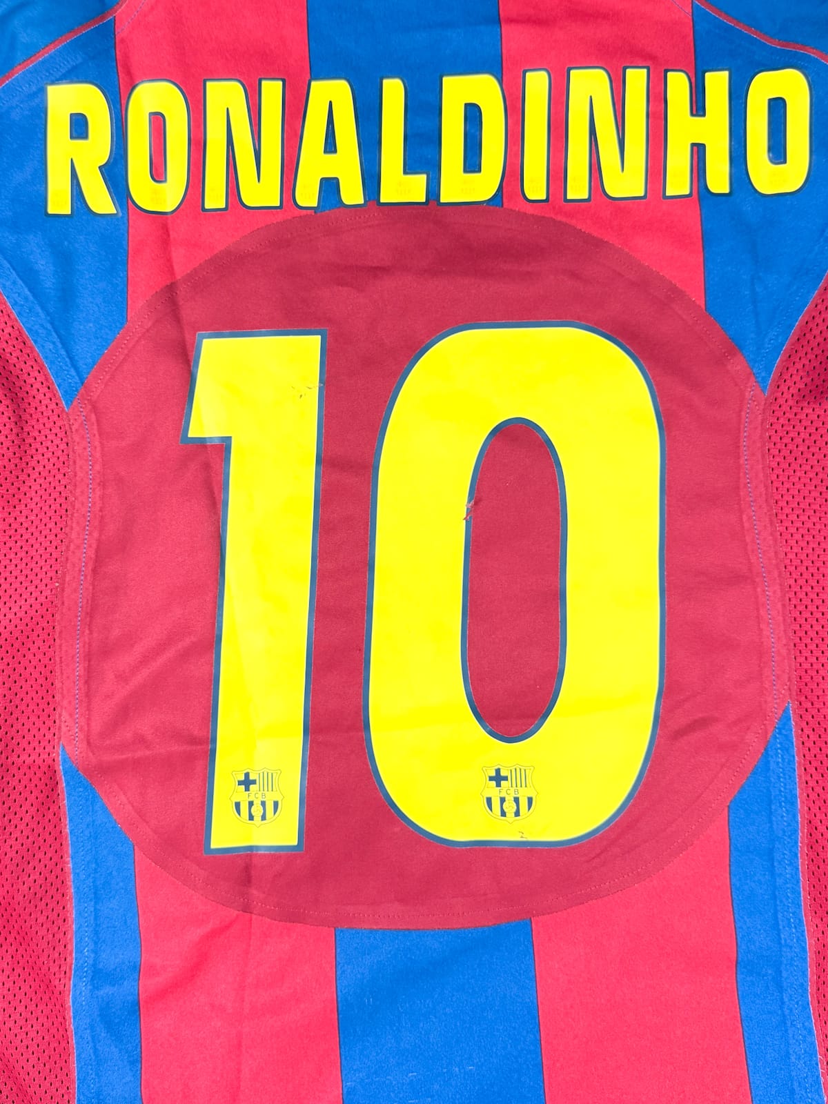 FC Barcelona 2004/05 Home (L) RONALDINHO #10 – Player Issue